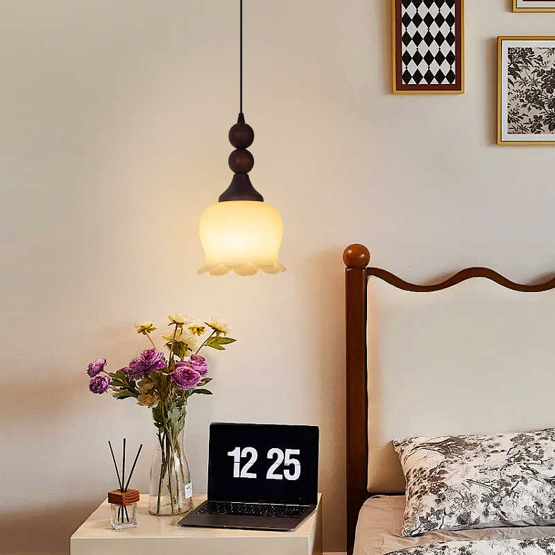 伝統的なフランスのアイアンウッドフラワーシェード1灯ペンダント