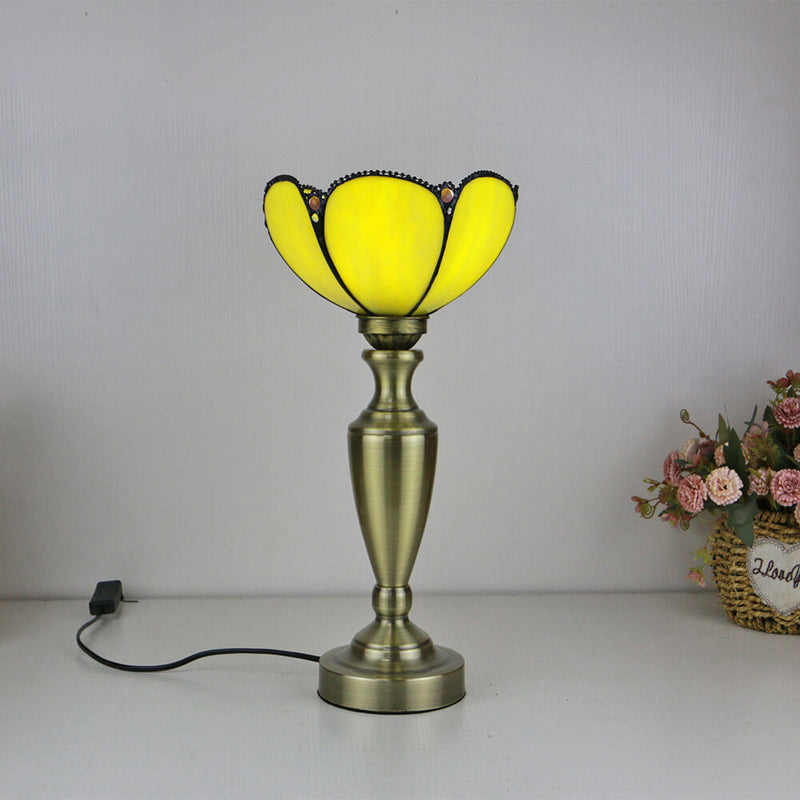 Traditional Tiffany Petals Bowl Design Stained Glass 1-Light Table Lamp For Bedroom