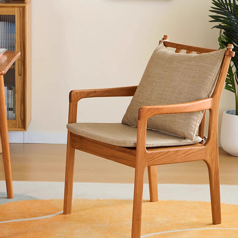 Zeitgenössischer skandinavischer quadratischer Kirschholz Massivholz Polyester Baumwolle Leinen Schaumstoff Schwamm Esszimmerstuhl für das Esszimmer 