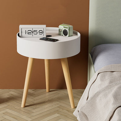 Moderner minimalistischer runder Nachttisch aus PP-Holz mit kabelloser Handy-Ladestation und 1 Ablage für das Bett 