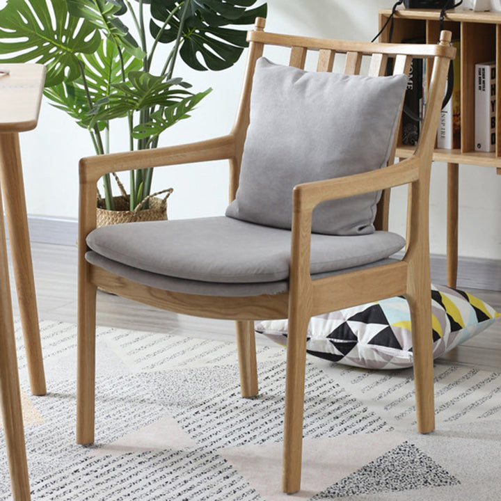 Chaise contemporaine scandinave carrée avec coussin rembourré en bois massif avec dossier et accoudoirs pour salon 