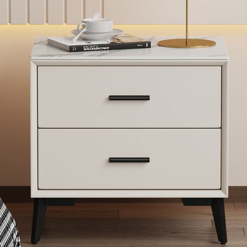 Table de nuit moderne de luxe en cuir microfibre carré avec placage de pierre et panneau en bois massif à 2 tiroirs pour chambre 