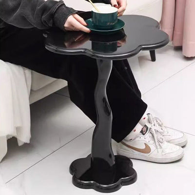 Zeitgenössischer skandinavischer Blütenblätter-Glas-Edelstahl-Beistelltisch 1-Ebene für das Wohnzimmer 