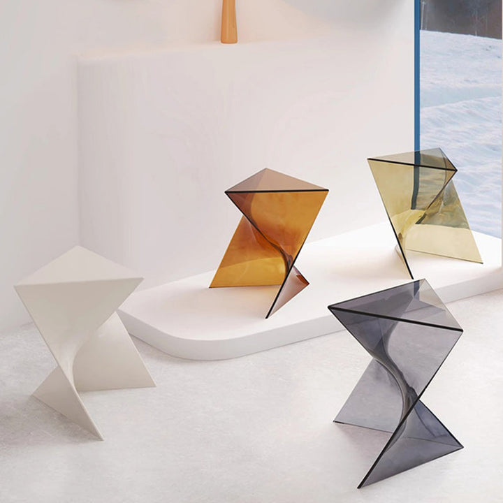 Moderner minimalistischer geometrischer PC-Dreieck-Ecktisch mit 1 Ablage für das Wohnzimmer 