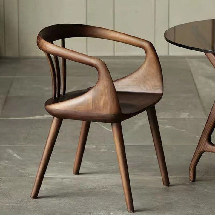 Zeitgenössischer skandinavischer quadratischer Esszimmerstuhl aus massivem Holz mit geschwungener Rückenlehne und Armlehne für das Esszimmer 