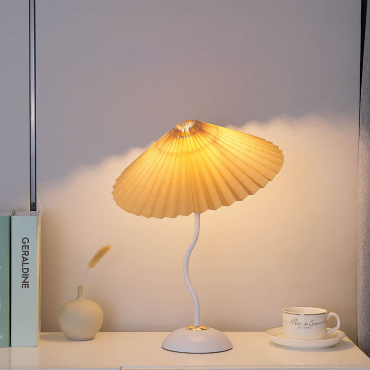 Lampe de table 1 lumière avec base courbée et abat-jour plissé vintage danois 