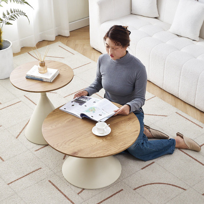 Zeitgenössischer skandinavischer runder Kegel-MDF-Kaffeetisch aus Kohlenstoffstahl mit 1 Ebene für das Wohnzimmer 