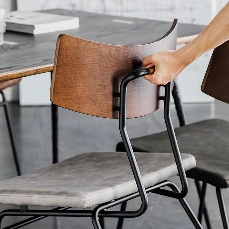 Chaise de salle à manger industrielle contemporaine en cuir PU carré incurvé avec dossier sans accoudoirs pour salle à manger 