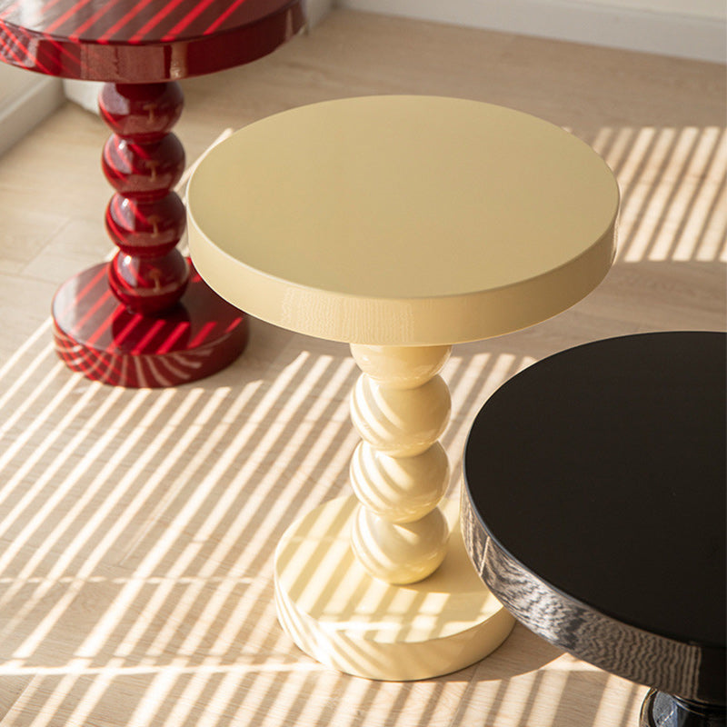 Table basse en bois massif de forme ronde contemporaine pour salon 