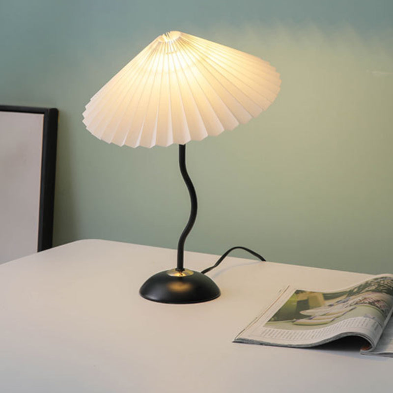 Lampe de table 1 lumière avec base courbée et abat-jour plissé vintage danois 