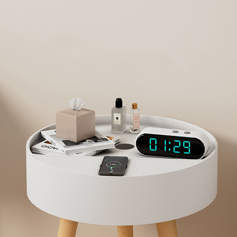 Moderner minimalistischer runder Nachttisch aus PP-Holz mit kabelloser Handy-Ladestation und 1 Ablage für das Bett 