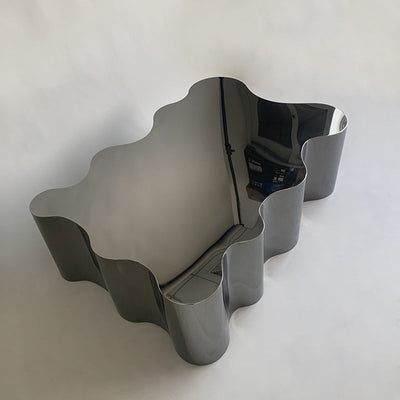 Moderner Art Deco Cloud Oval Edelstahl Metall Beistelltisch 1-stufig für das Wohnzimmer 