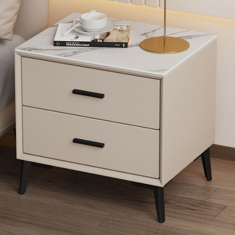 Table de nuit moderne de luxe en cuir microfibre carré avec placage de pierre et panneau en bois massif à 2 tiroirs pour chambre 