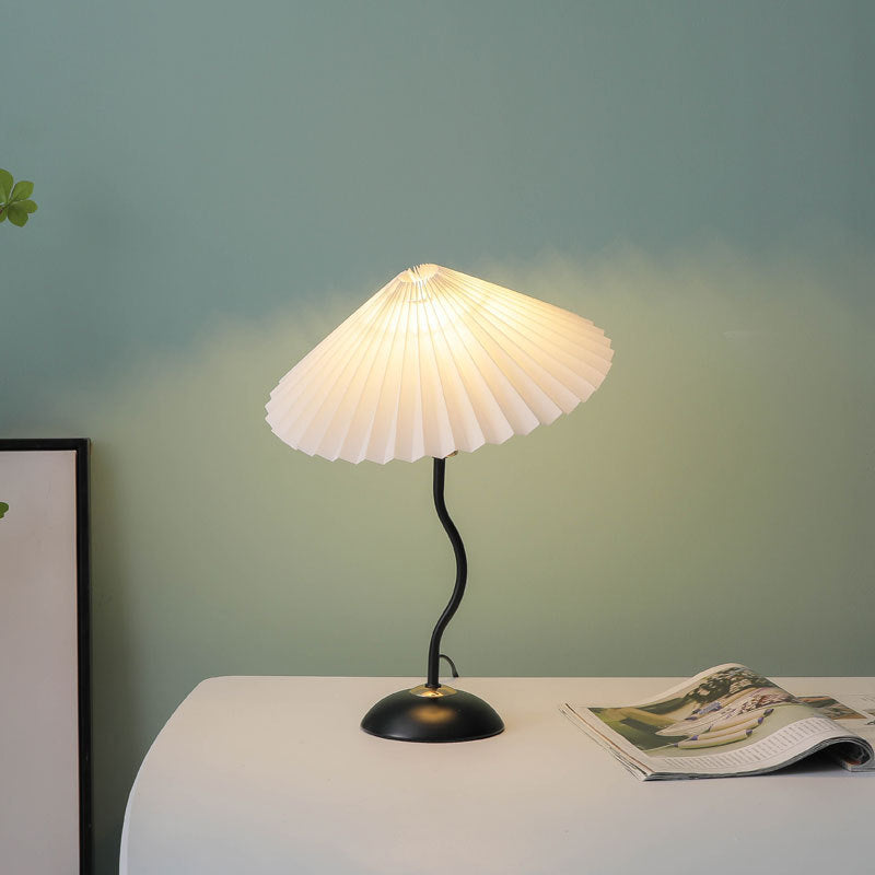 Lampe de table 1 lumière avec base courbée et abat-jour plissé vintage danois 