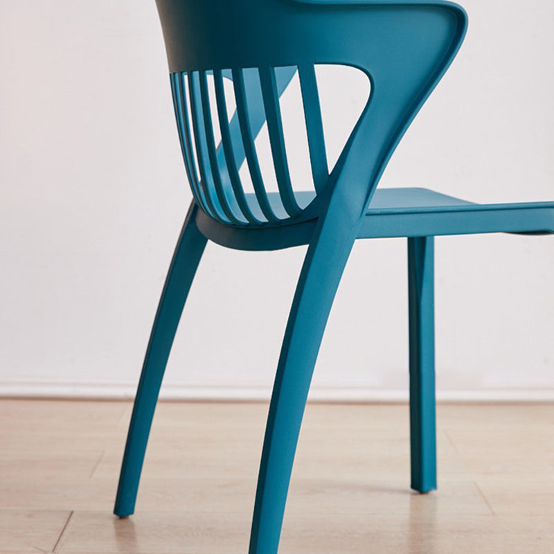 Moderner minimalistischer rechteckiger PVC-Esszimmerstuhl mit durchbrochener Rückenlehne ohne Armlehnen für das Esszimmer 
