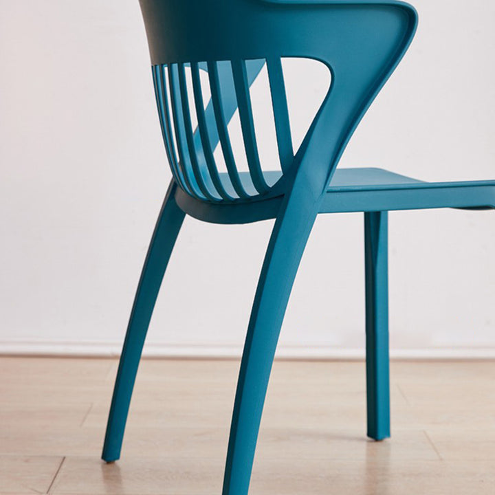 Moderner minimalistischer rechteckiger PVC-Esszimmerstuhl mit durchbrochener Rückenlehne ohne Armlehnen für das Esszimmer 