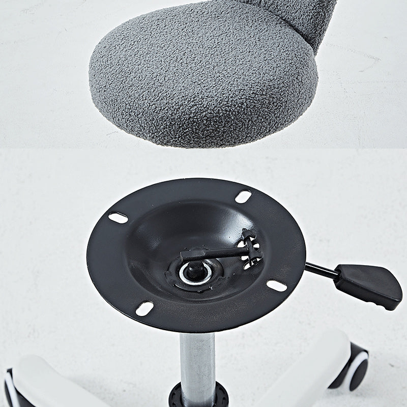 Taburete de tocador redondo minimalista moderno de lana de cordero con respaldo de metal para dormitorio 