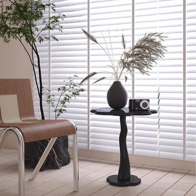 Zeitgenössischer skandinavischer Blütenblätter-Glas-Edelstahl-Beistelltisch 1-Ebene für das Wohnzimmer 