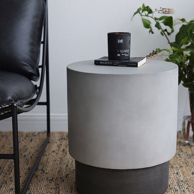 Table d'appoint cylindrique en oxyde de magnésium industriel contemporain pour salon 