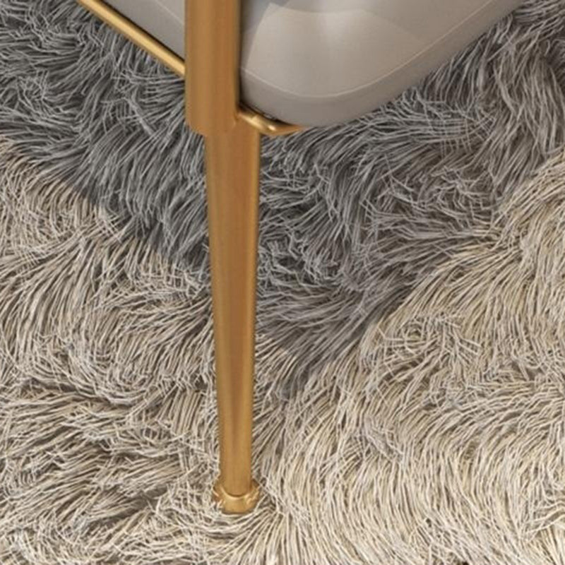 Zeitgenössischer skandinavischer quadratischer PU-Leder-Eisen-Schminkhocker mit Rückenlehne und Armlehne für das Schlafzimmer 