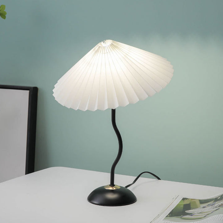 Lampe de table 1 lumière avec base courbée et abat-jour plissé vintage danois 