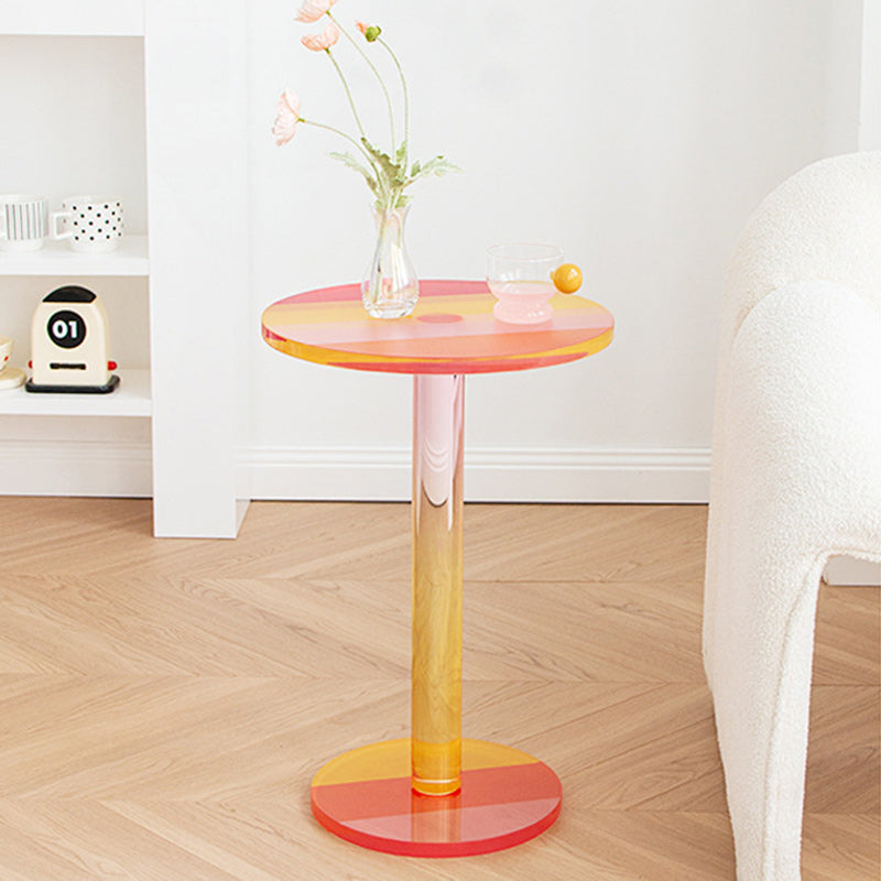 Zeitgenössischer kreativer runder Marmorsäulen-Acryl-Beistelltisch 1-stufig für Wohnzimmer 
