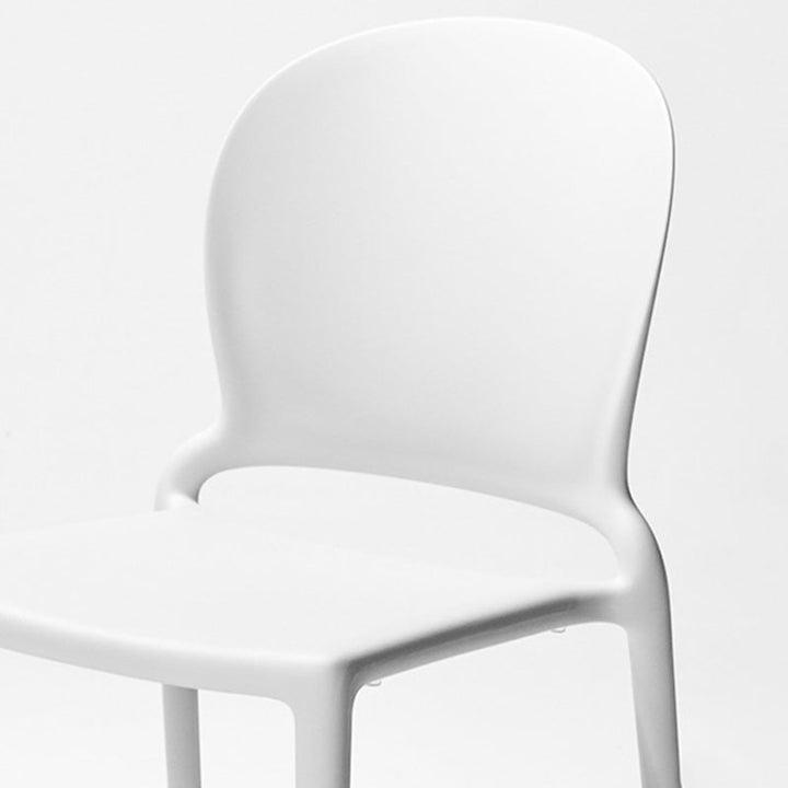 Zeitgenössischer nordischer gebogener quadratischer PP-Esszimmerstuhl Rückenlehne ohne Armlehnen für Esszimmer 