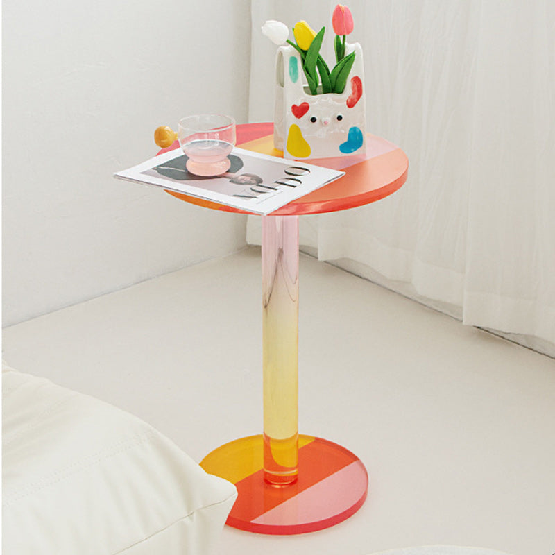 Zeitgenössischer kreativer runder Marmorsäulen-Acryl-Beistelltisch 1-stufig für Wohnzimmer 