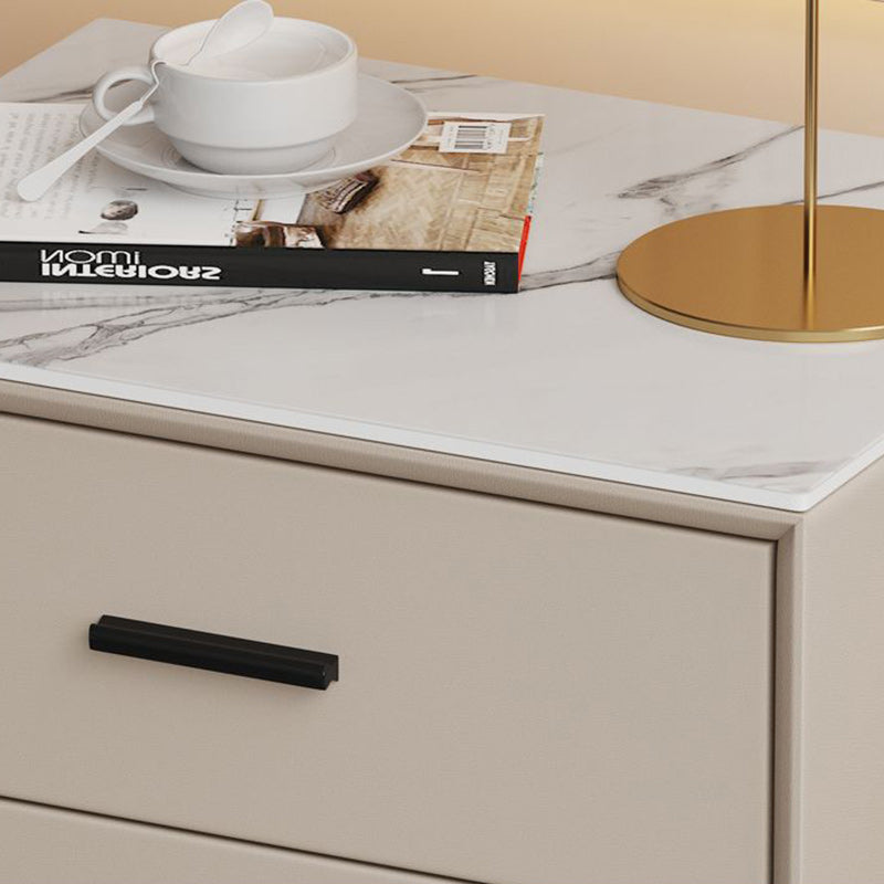 Table de nuit moderne de luxe en cuir microfibre carré avec placage de pierre et panneau en bois massif à 2 tiroirs pour chambre 