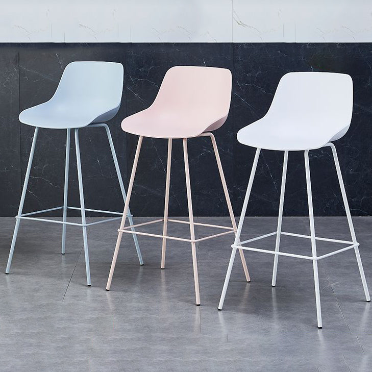 Simplicité Contemporaine Tabouret de Bar en Plastique Courbé Couleur Unie avec Dossier et Repose-pieds pour Salle à Manger 