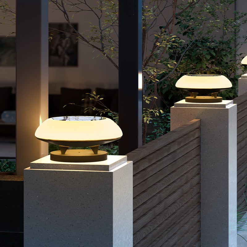 Simplicité moderne solaire étanche en acier inoxydable PE rond vaisseau spatial LED éclairage paysager lumière extérieure pour Patio extérieur 