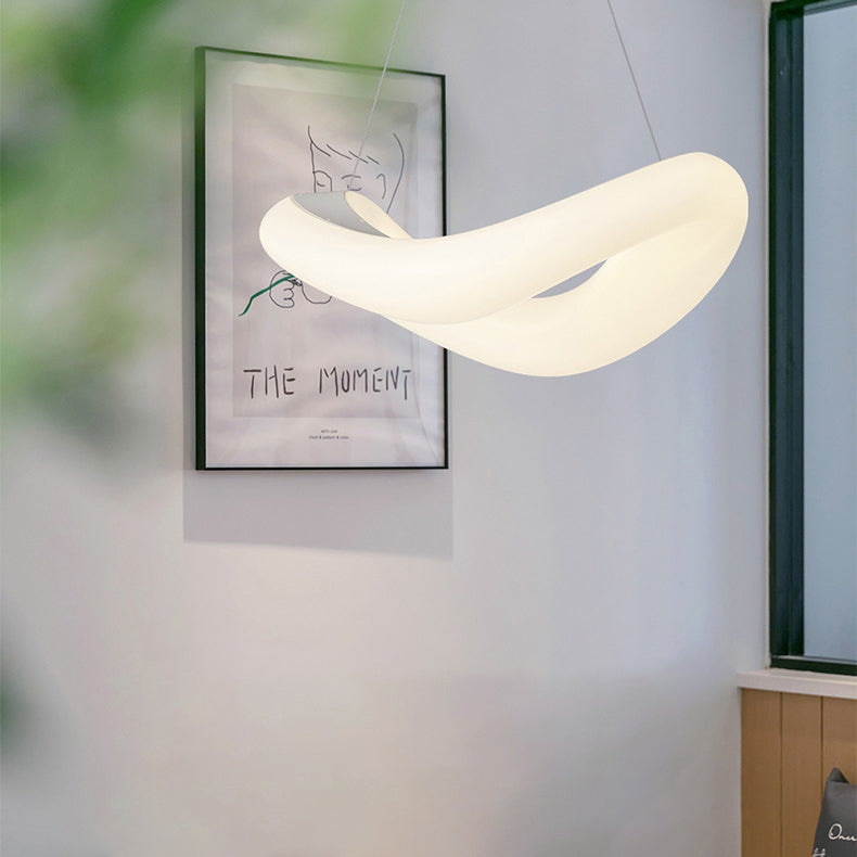 Lámpara colgante LED de hardware de anillo de onda PE minimalista moderna para dormitorio 