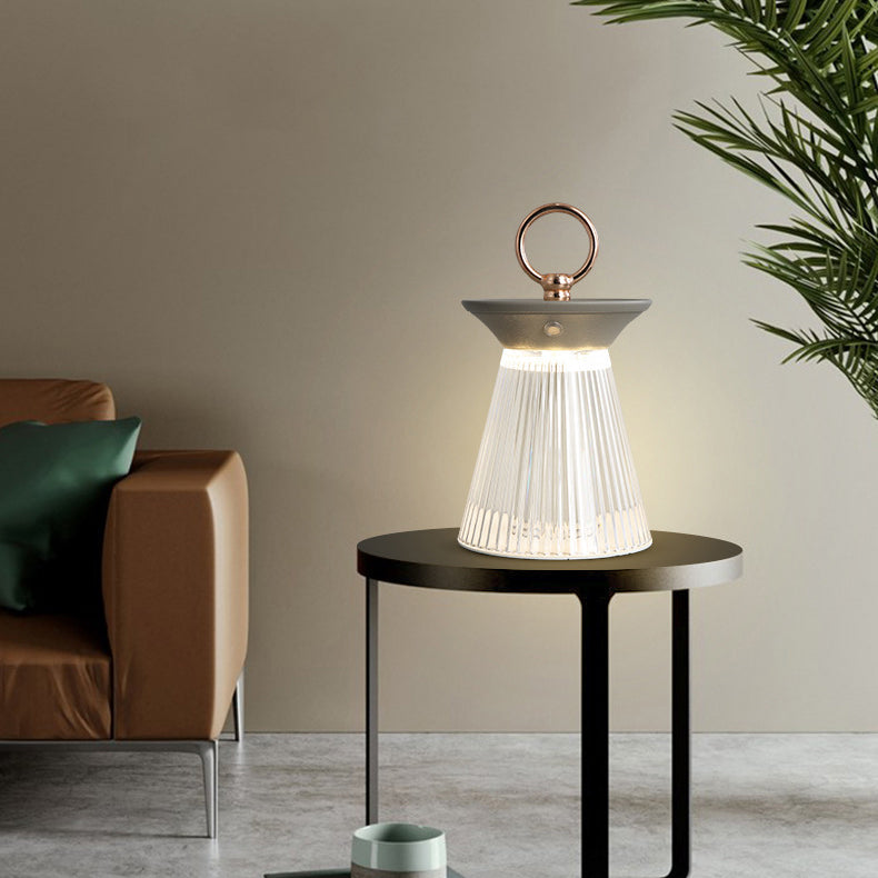 Lámpara de Mesa LED Portátil de Hierro Acrílico Semi-Cónica de Simplicidad Contemporánea Luz Nocturna para Dormitorio 