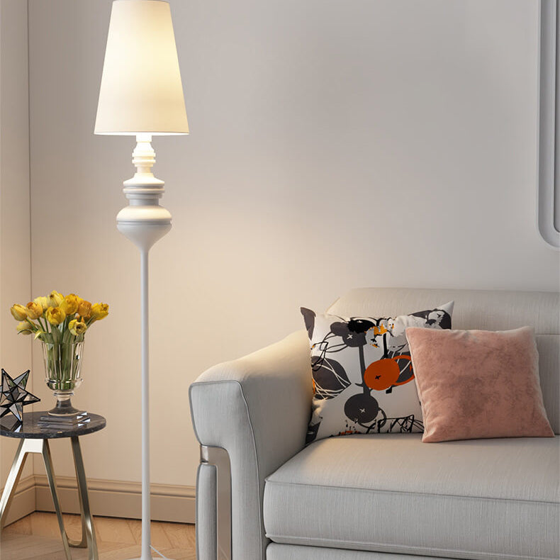 Lampe de sol moderne à base de fer en forme de cône en tissu de transition avec 1 lumière pour le salon 