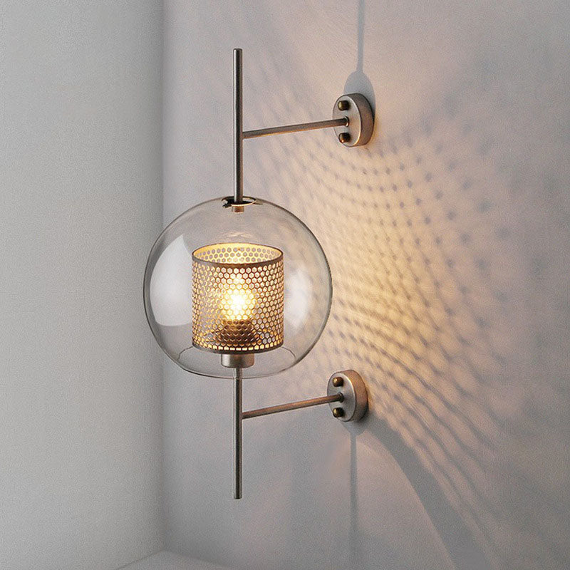 Zeitgenössische Wandlampe mit industriellem Eisenrahmen und kugelförmigem Glasschirm, 1-Licht für Schlafzimmer 