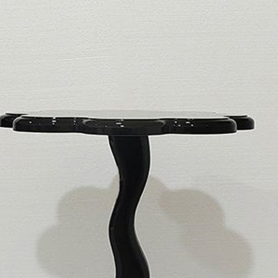 Zeitgenössischer skandinavischer Blütenblätter-Glas-Edelstahl-Beistelltisch 1-Ebene für das Wohnzimmer 