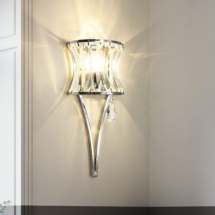 Applique murale contemporaine de luxe avec abat-jour en cristal prismatique clair en fer à 1 lumière pour le salon 