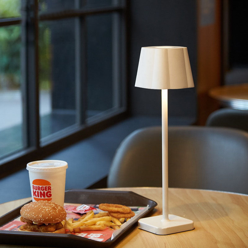 Zeitgenössische nordische Einfachheit Metall Pilz LED Tischlampe für das Schlafzimmer 