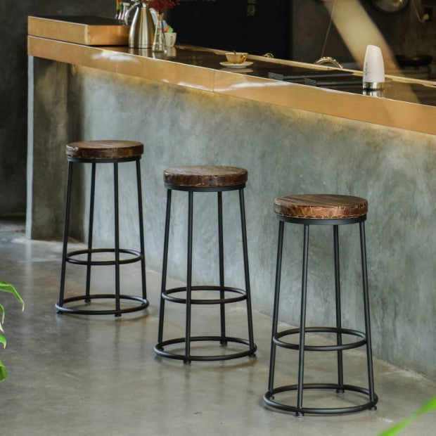 Tabouret de bar sans dossier en bois massif rond industriel contemporain avec cadre en fer et repose-pieds pour salle à manger 