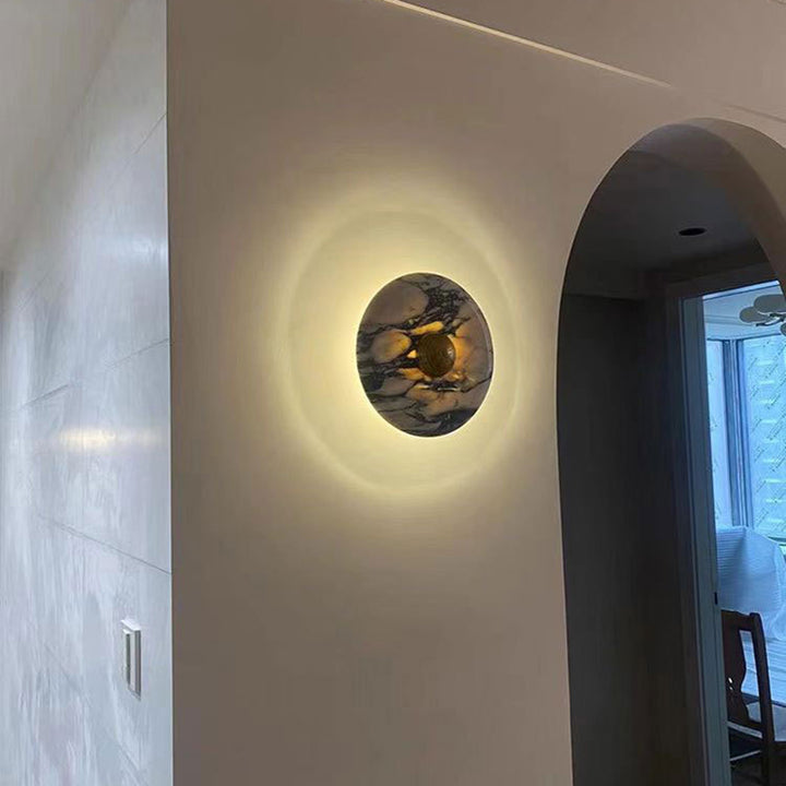 Zeitgenössische skandinavische runde Metallmarmor-LED-Wandleuchte für Wohnzimmer 