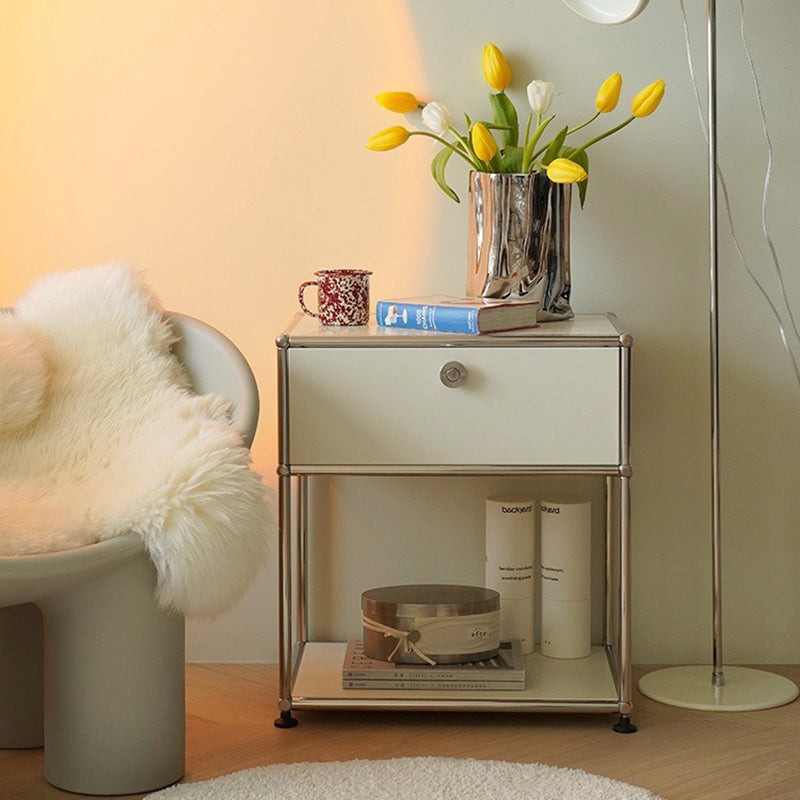 Table de nuit moderne minimaliste en acier inoxydable avec cadre carré, planche à vide en plastique et 1 tiroir pour chambre 