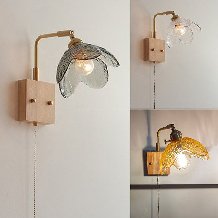 Lampe murale à tirette hémisphérique en bois, laiton, verre et fleur japonaise traditionnelle à 1 lumière pour chevet 
