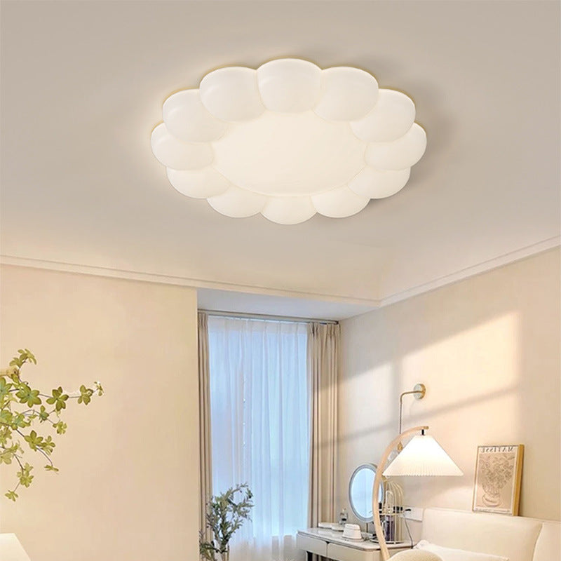 Plafonnier à LED en forme de fleur PE crème nordique contemporaine pour chambre à coucher 