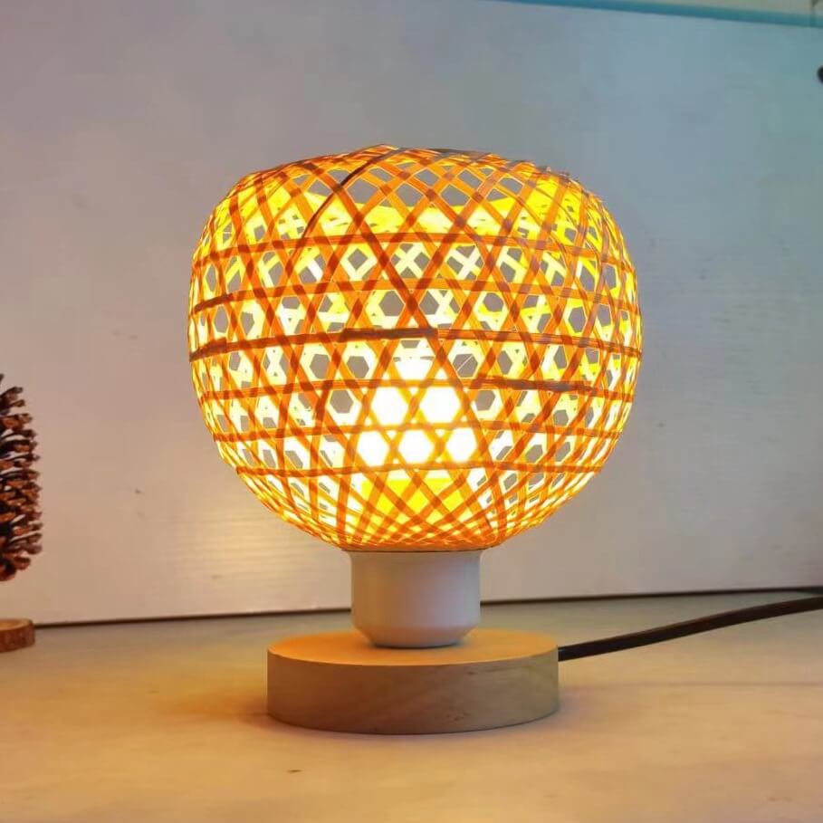 Traditionelle chinesische Bambusweberei Holzkäfigform 1-Licht Tischlampe für das Studium 