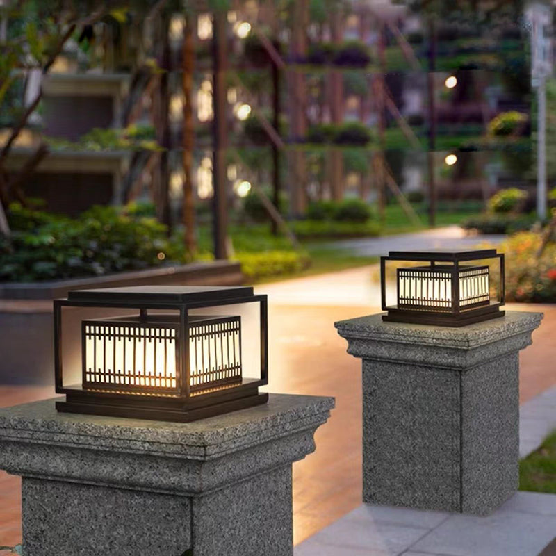 Traditionelle chinesische quadratische 1-flammige Pfostenleuchte aus Edelstahlglas für den Garten 