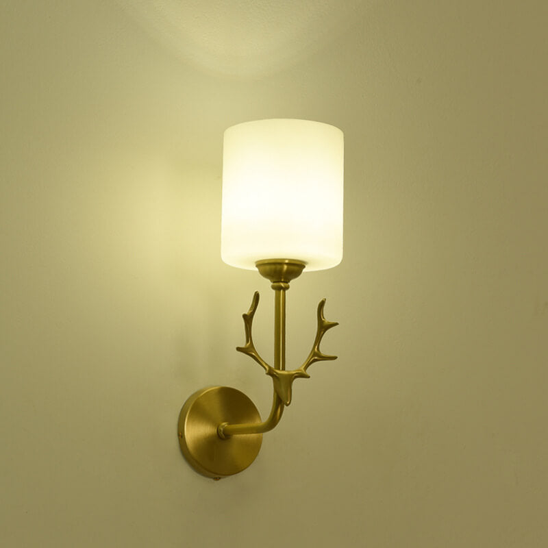 Zeitgenössische skandinavische Glaszylinder-Geweih-Kupfer-1-Licht-Wandleuchterlampe für Wohnzimmer 