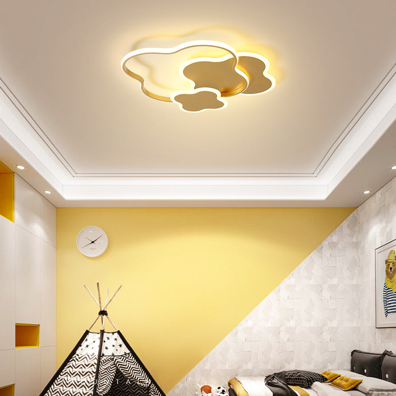 Zeitgenössische nordische Metall Acryl Wolke Vierblättriges Kleeblatt LED Unterputz Deckenleuchte für Schlafzimmer 