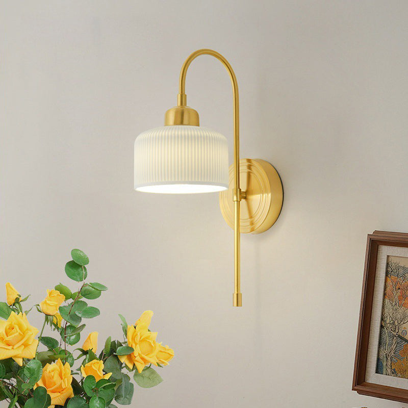 Lampe murale contemporaine de luxe en laiton antique avec cylindre en céramique nervurée à 1 lumière pour salon 