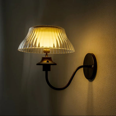 Zeitgenössische Retro Solar Eisenlegierung ABS LED wasserdichte Wandleuchte für den Außenbereich 