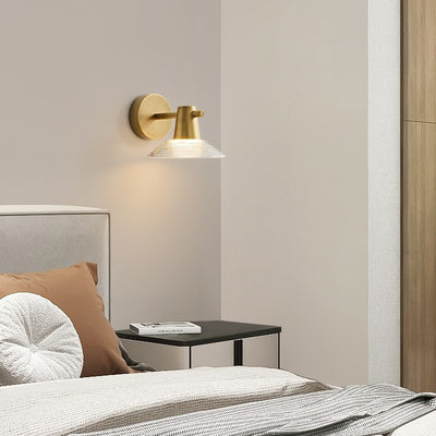 Zeitgenössische nordische Vollkupfer Acryl konische LED Wandleuchte Lampe für Wohnzimmer 